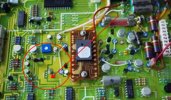 PCB right-angle routing